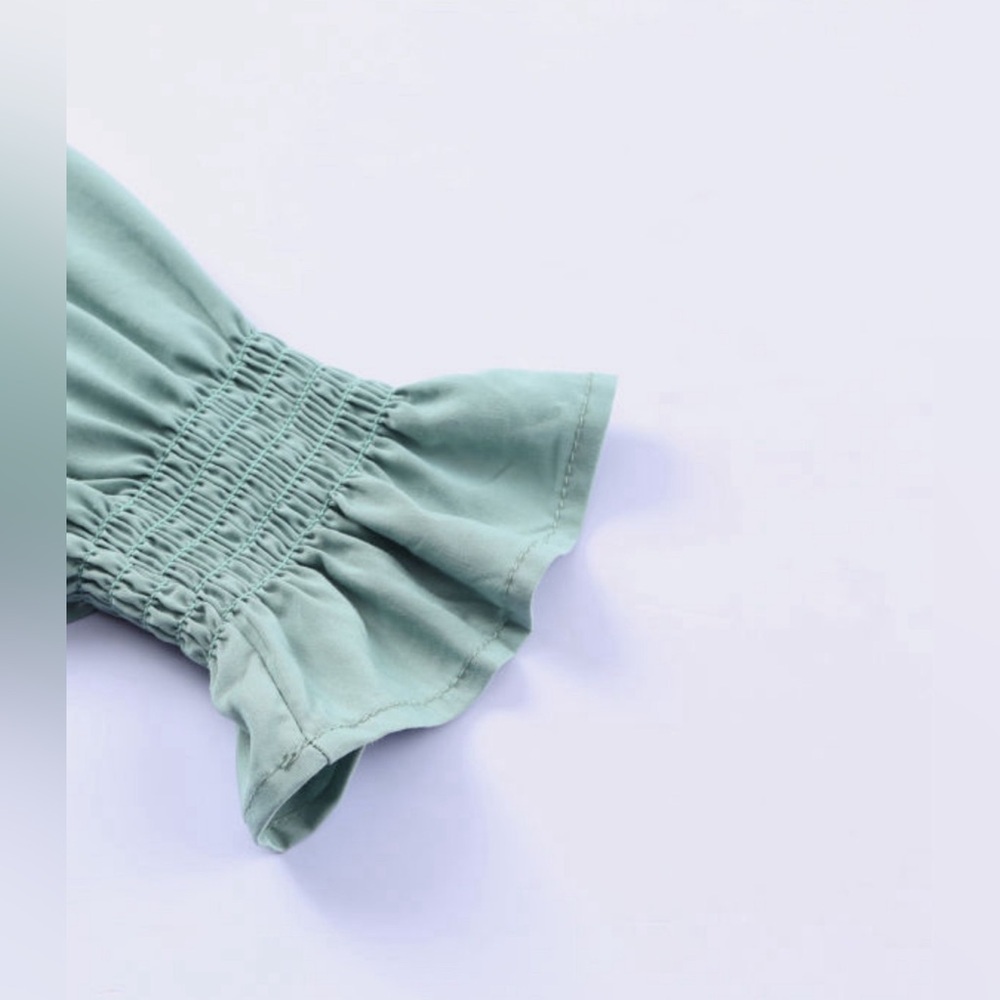 Scalloped Lace Neckline Blouse - Picture 6 of 6